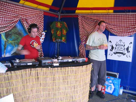 metnicowdwfest06